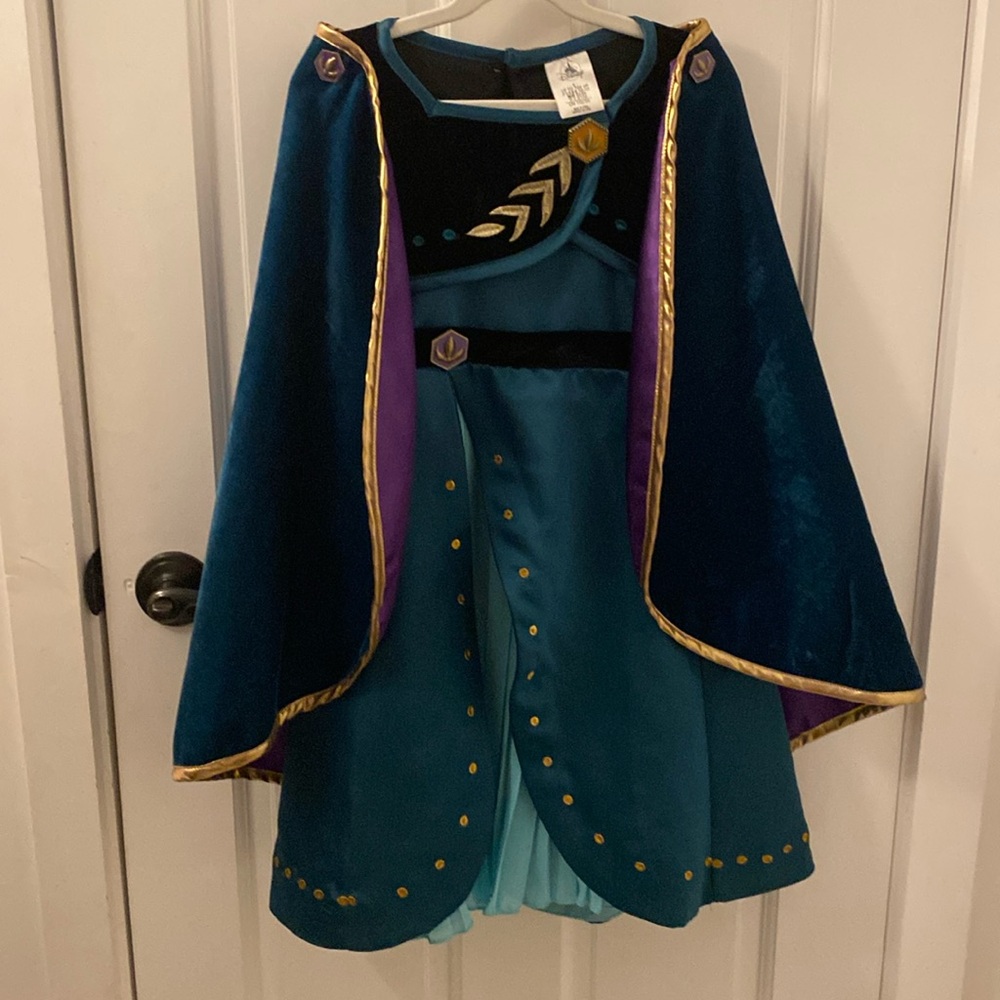 Disney Frozen ll 2 Deluxe Anna green dress removable cape
